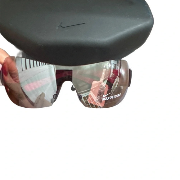 NIKE MAX SPEED TINT VOMERO SUNGLASSES

NEW WITH TAGS

0090 - Picture 1 of 8